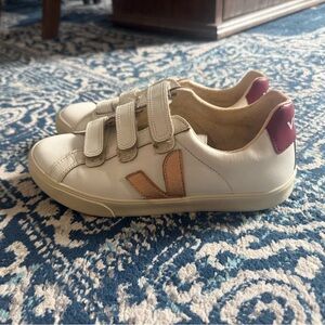 Veja sneakers size 7